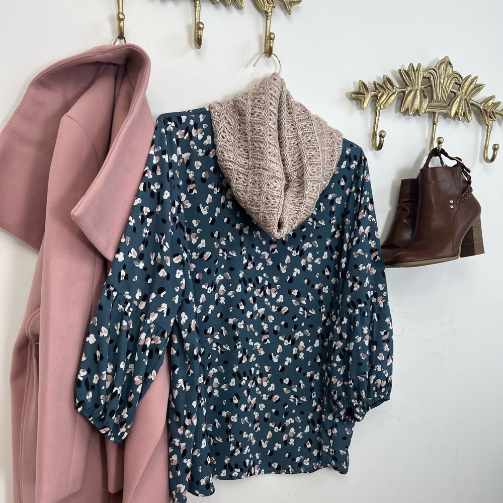 Floral chic blue blouse 2X - Picture 2 of 2